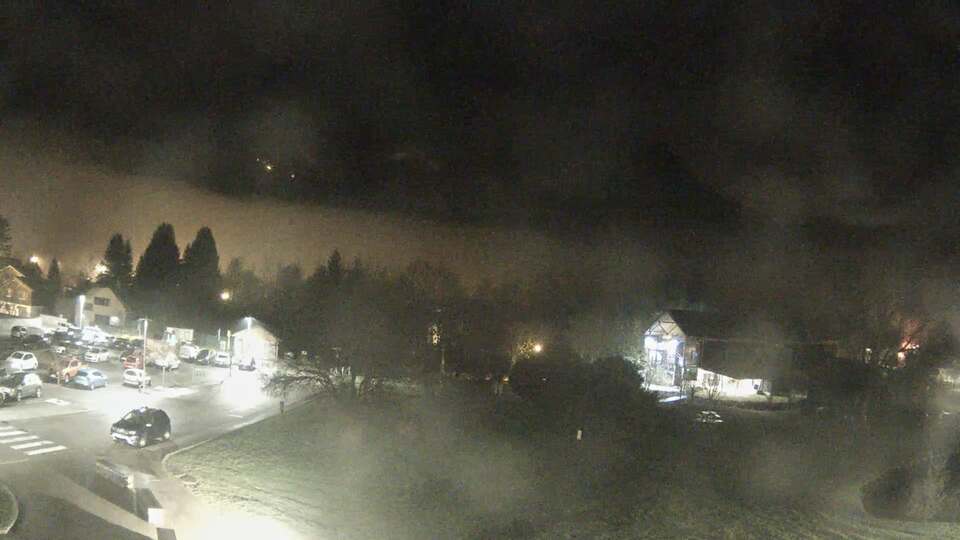 <h2>Webcam au niveau de la mairie du village du Bourg d'Oisans, aux pieds de l'Alpe d'Huez et aux portes du parc des Écrins</h2>
