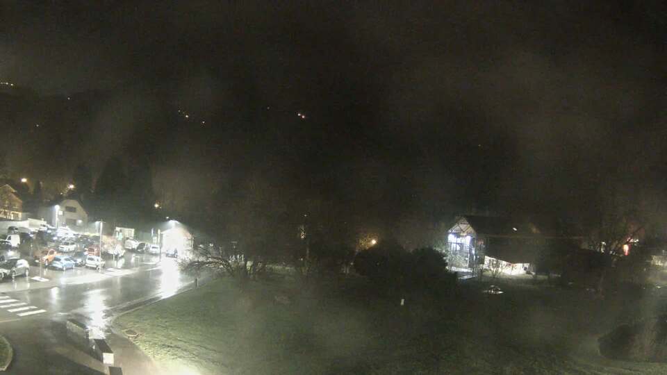<h2>Webcam au niveau de la mairie du village du Bourg d'Oisans, aux pieds de l'Alpe d'Huez et aux portes du parc des Écrins</h2>