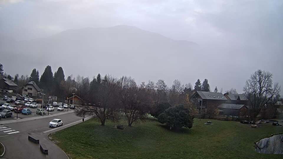 <h2>Webcam au niveau de la mairie du village du Bourg d'Oisans, aux pieds de l'Alpe d'Huez et aux portes du parc des Écrins</h2>