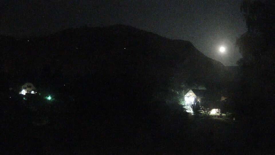 <h2>Webcam au niveau de la mairie du village du Bourg d'Oisans, aux pieds de l'Alpe d'Huez et aux portes du parc des Écrins</h2>