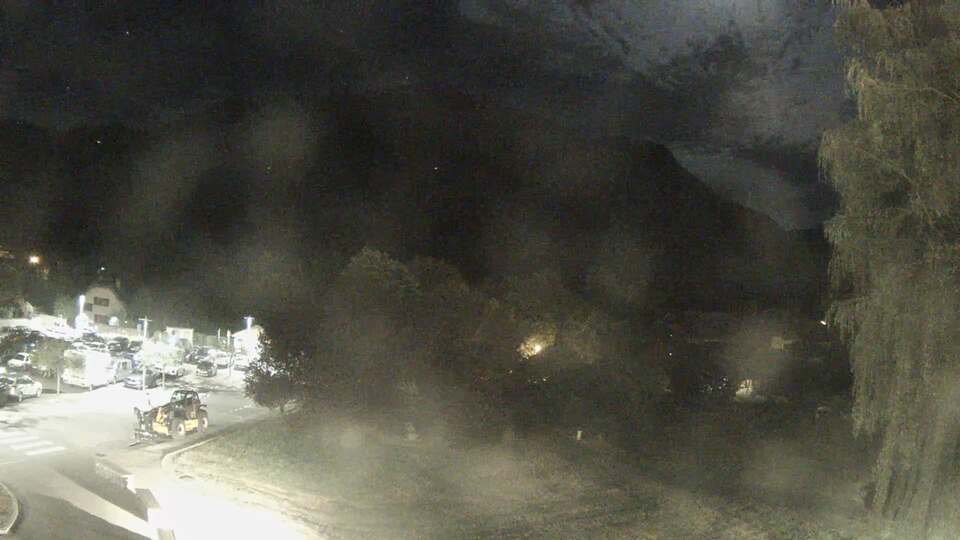 <h2>Webcam au niveau de la mairie du village du Bourg d'Oisans, aux pieds de l'Alpe d'Huez et aux portes du parc des Écrins</h2>