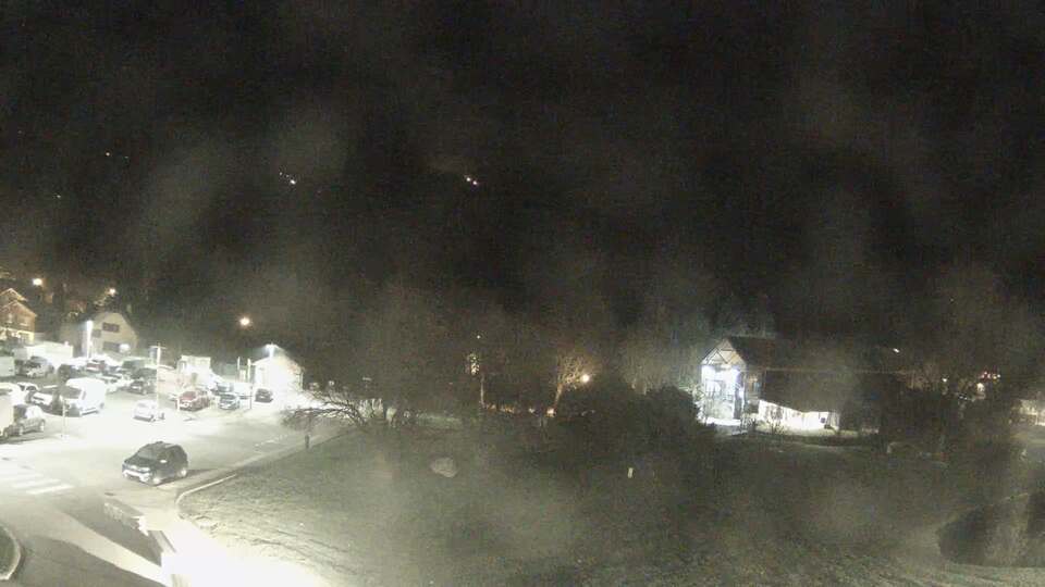 <h2>Webcam au niveau de la mairie du village du Bourg d'Oisans, aux pieds de l'Alpe d'Huez et aux portes du parc des Écrins</h2>