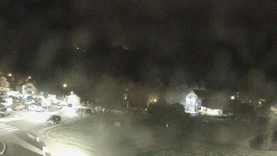 <h2>Webcam au niveau de la mairie du village du Bourg d'Oisans, aux pieds de l'Alpe d'Huez et aux portes du parc des Écrins</h2>