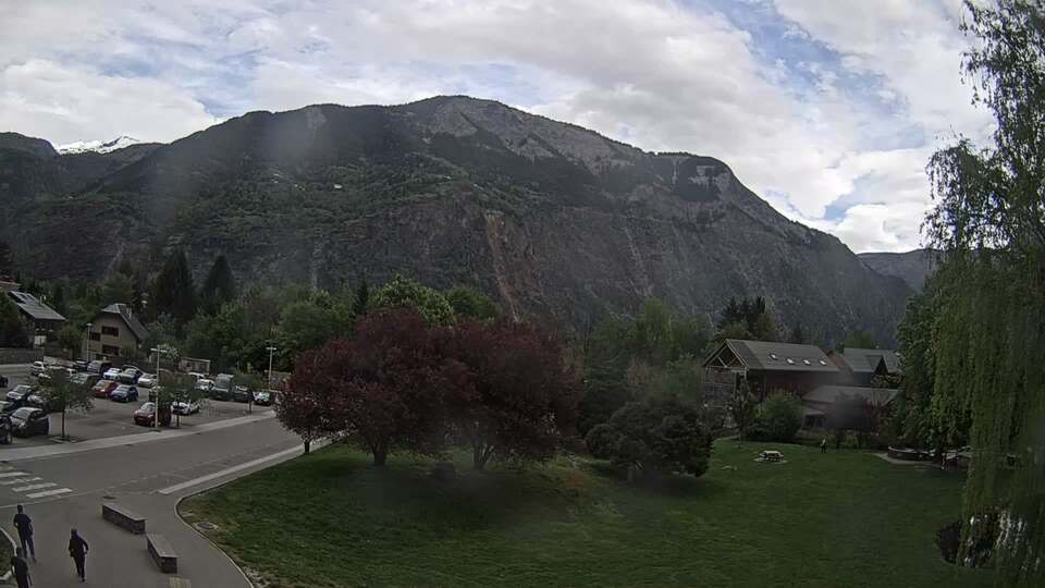 Webcam au niveau de la mairie du village du Bourg d'Oisans, aux pieds de l'Alpe d'Huez et aux portes du parc des Écrins