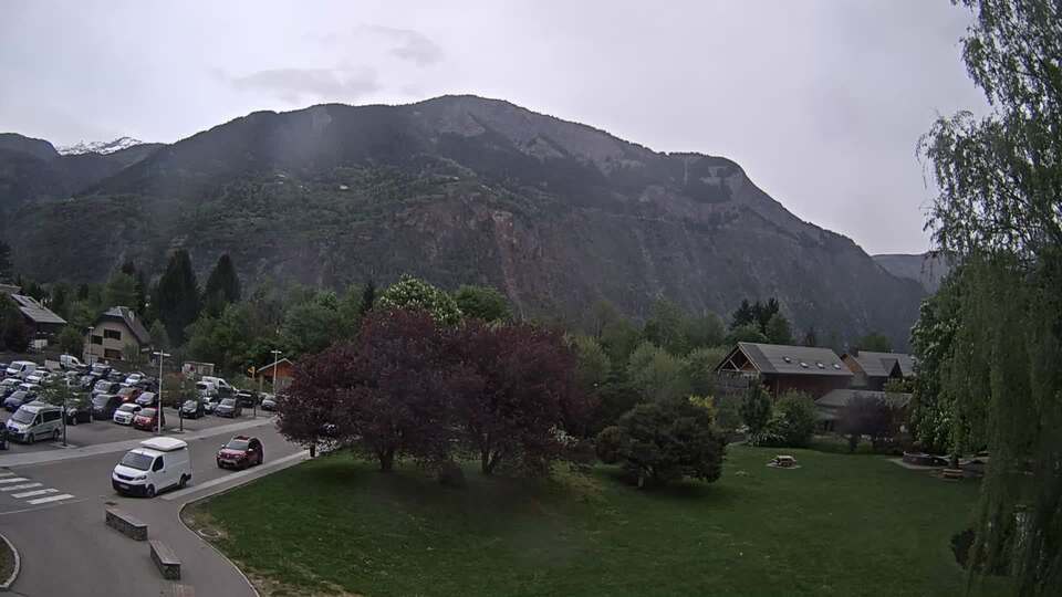 Webcam au niveau de la mairie du village du Bourg d'Oisans, aux pieds de l'Alpe d'Huez et aux portes du parc des Écrins