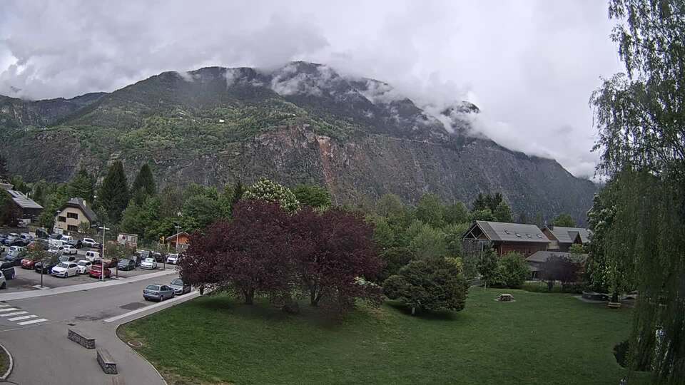Webcam au niveau de la mairie du village du Bourg d'Oisans, aux pieds de l'Alpe d'Huez et aux portes du parc des Écrins