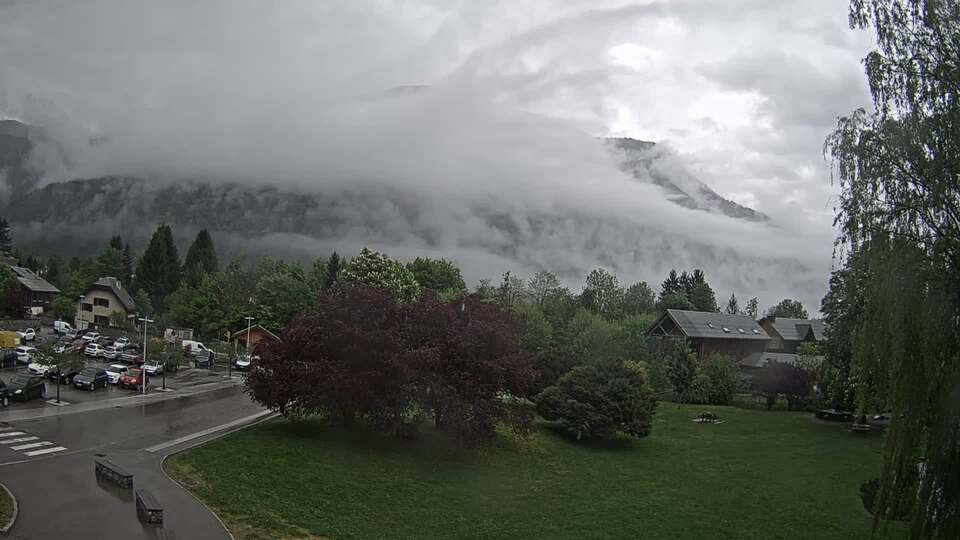 Webcam au niveau de la mairie du village du Bourg d'Oisans, aux pieds de l'Alpe d'Huez et aux portes du parc des Écrins