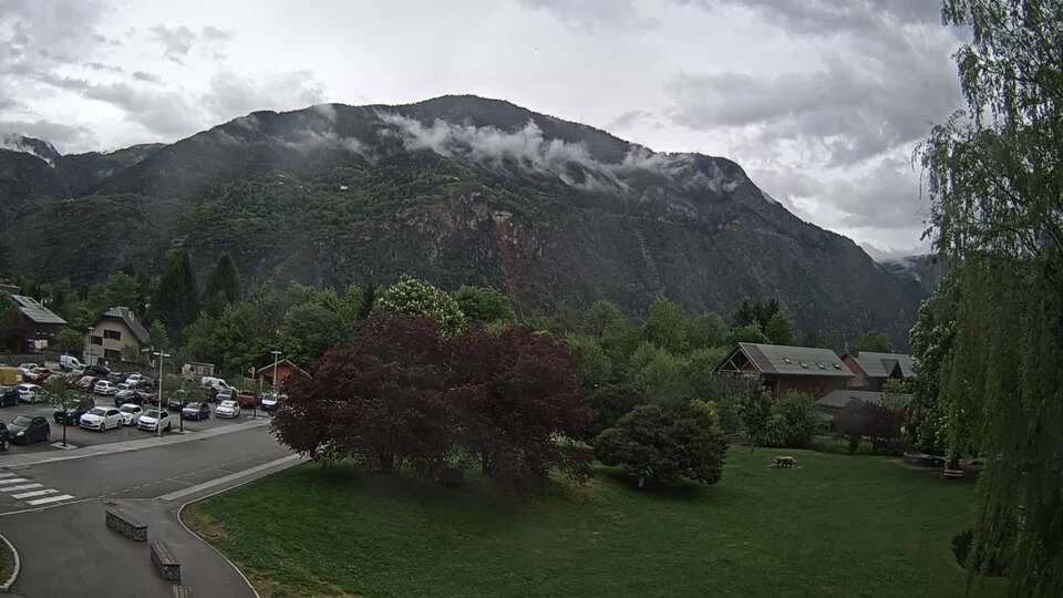 Webcam au niveau de la mairie du village du Bourg d'Oisans, aux pieds de l'Alpe d'Huez et aux portes du parc des Écrins