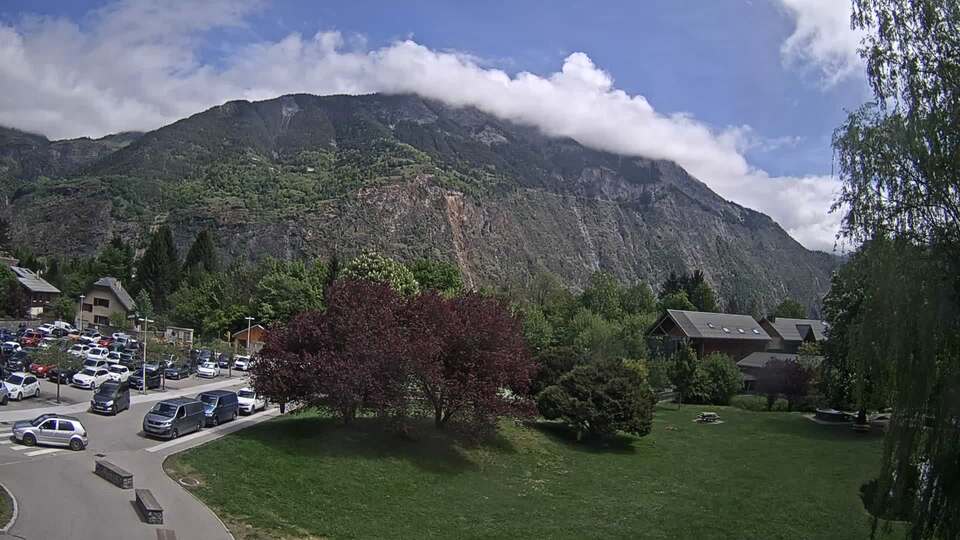 Webcam au niveau de la mairie du village du Bourg d'Oisans, aux pieds de l'Alpe d'Huez et aux portes du parc des Écrins