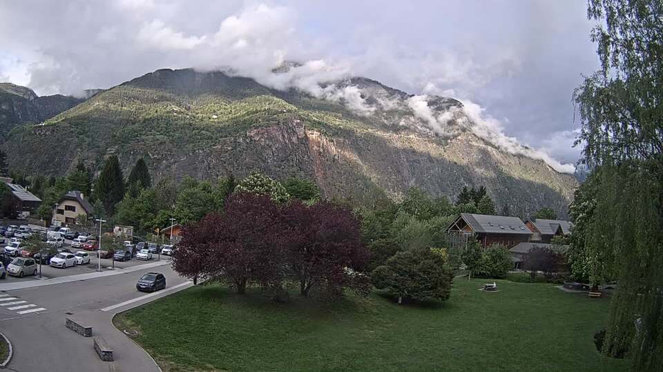 Webcam au niveau de la mairie du village du Bourg d'Oisans, aux pieds de l'Alpe d'Huez et aux portes du parc des Écrins