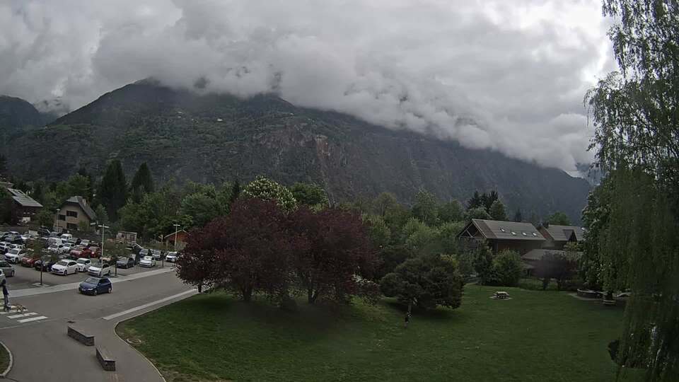 Webcam au niveau de la mairie du village du Bourg d'Oisans, aux pieds de l'Alpe d'Huez et aux portes du parc des Écrins