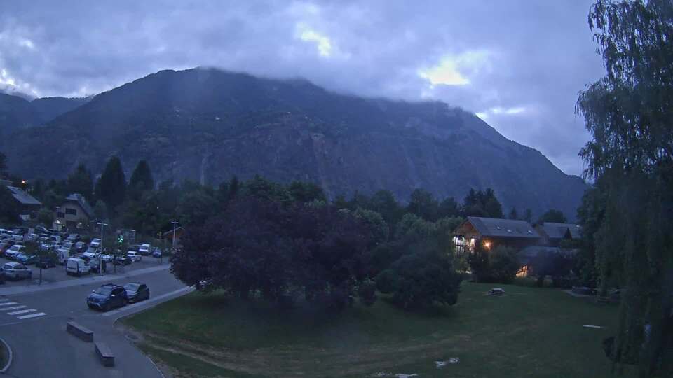 Webcam au niveau de la mairie du village du Bourg d'Oisans, aux pieds de l'Alpe d'Huez et aux portes du parc des Écrins