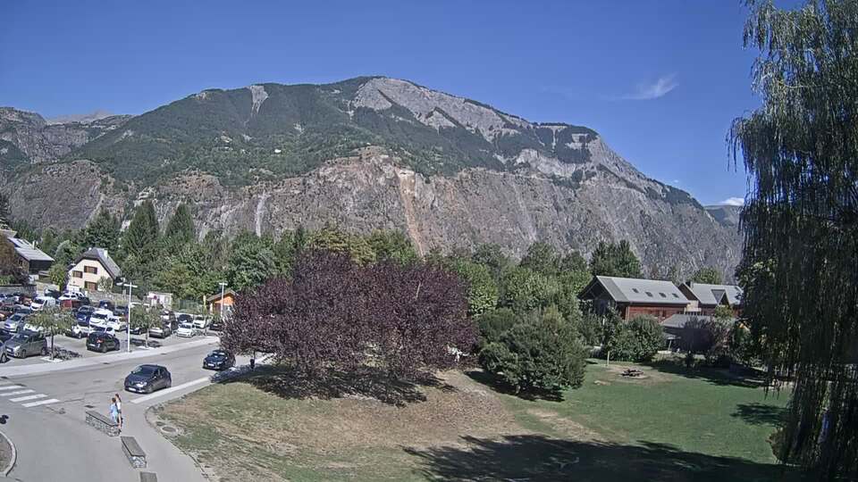Webcam au niveau de la mairie du village du Bourg d'Oisans, aux pieds de l'Alpe d'Huez et aux portes du parc des Écrins