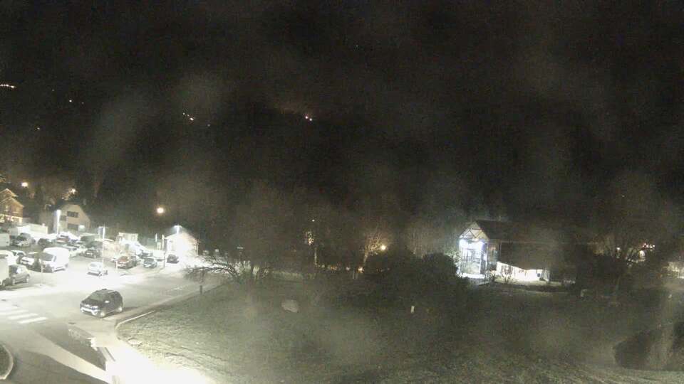 <h2>Webcam au niveau de la mairie du village du Bourg d'Oisans, aux pieds de l'Alpe d'Huez et aux portes du parc des Écrins</h2>