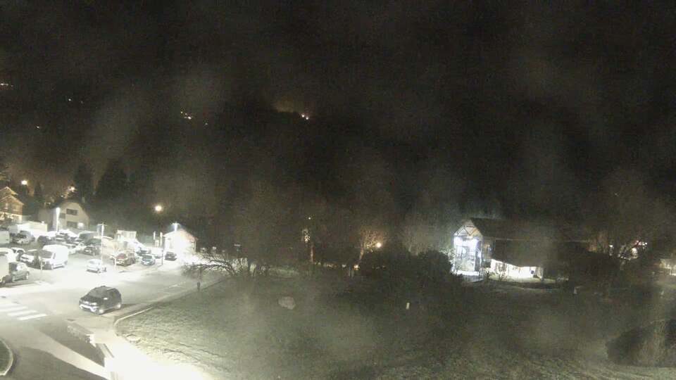 <h2>Webcam au niveau de la mairie du village du Bourg d'Oisans, aux pieds de l'Alpe d'Huez et aux portes du parc des Écrins</h2>
