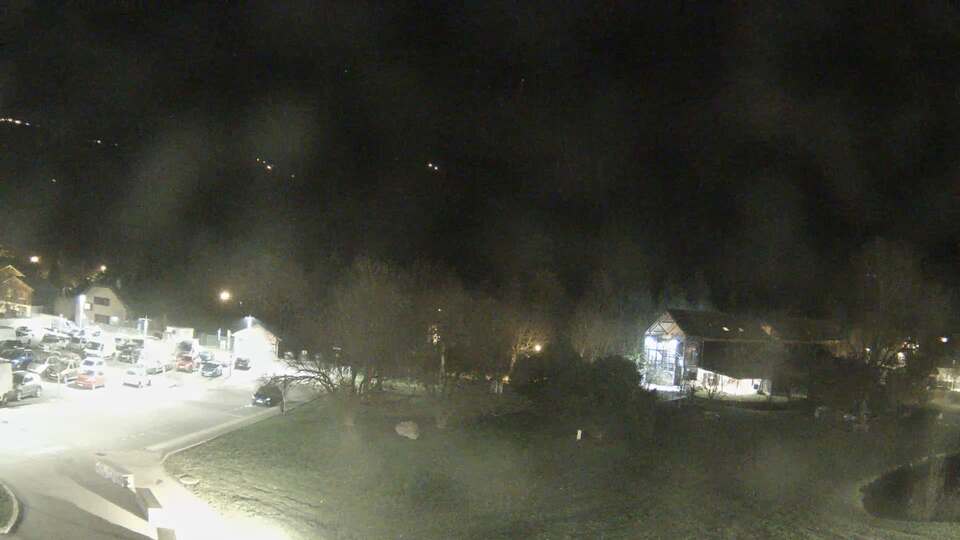 <h2>Webcam au niveau de la mairie du village du Bourg d'Oisans, aux pieds de l'Alpe d'Huez et aux portes du parc des Écrins</h2>