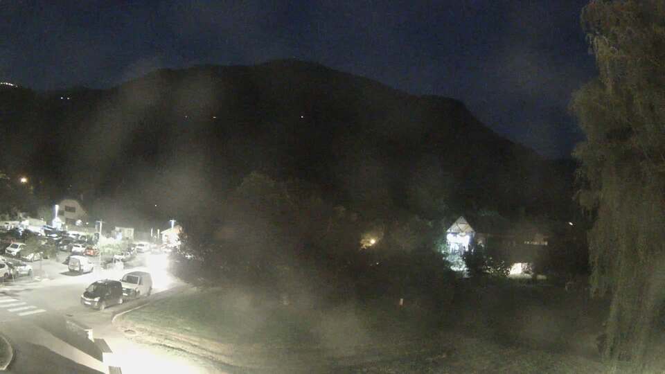 <h2>Webcam au niveau de la mairie du village du Bourg d'Oisans, aux pieds de l'Alpe d'Huez et aux portes du parc des Écrins</h2>