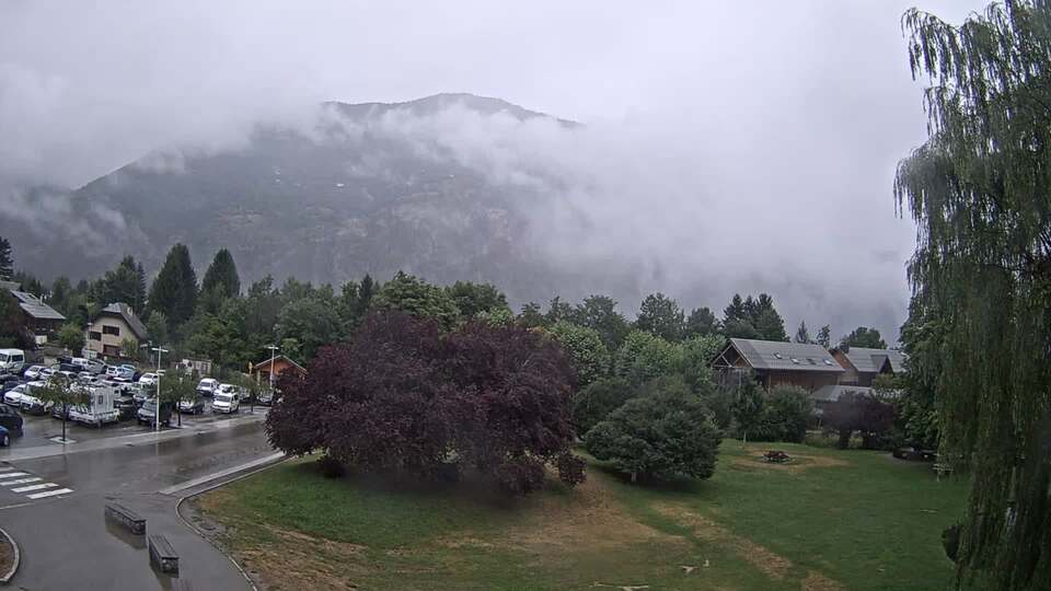 <h2>Webcam au niveau de la mairie du village du Bourg d'Oisans, aux pieds de l'Alpe d'Huez et aux portes du parc des Écrins</h2>