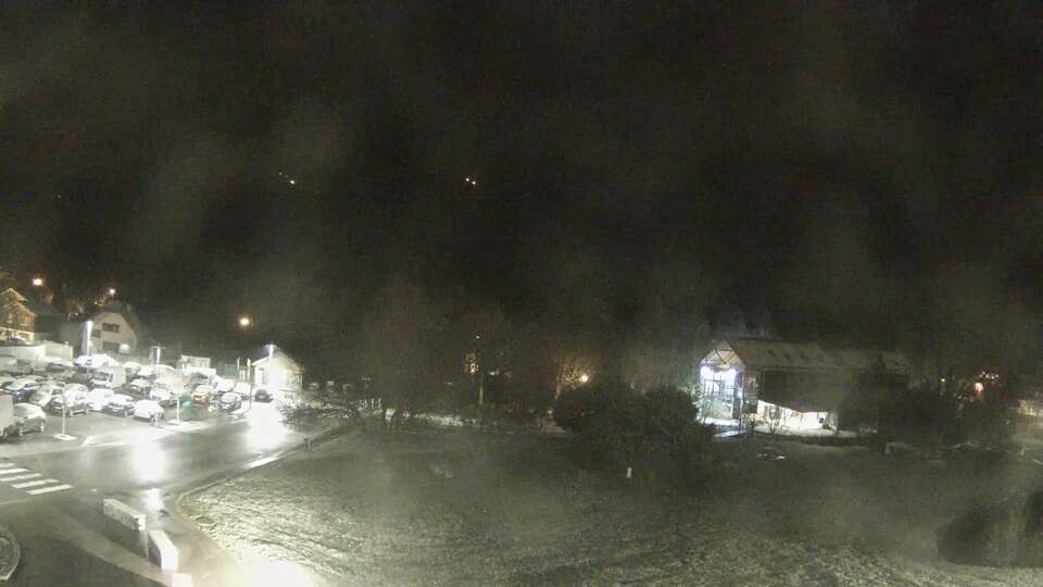 <h2>Webcam au niveau de la mairie du village du Bourg d'Oisans, aux pieds de l'Alpe d'Huez et aux portes du parc des Écrins</h2>