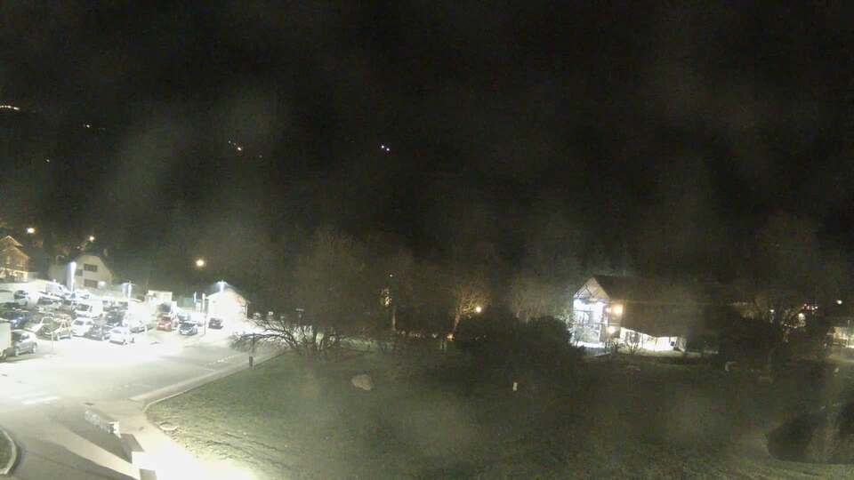 <h2>Webcam au niveau de la mairie du village du Bourg d'Oisans, aux pieds de l'Alpe d'Huez et aux portes du parc des Écrins</h2>