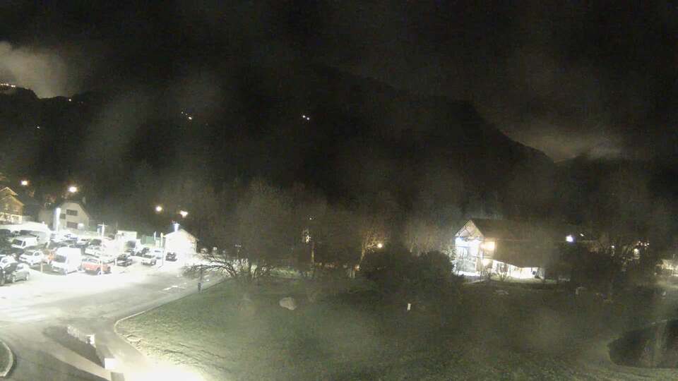 <h2>Webcam au niveau de la mairie du village du Bourg d'Oisans, aux pieds de l'Alpe d'Huez et aux portes du parc des Écrins</h2>