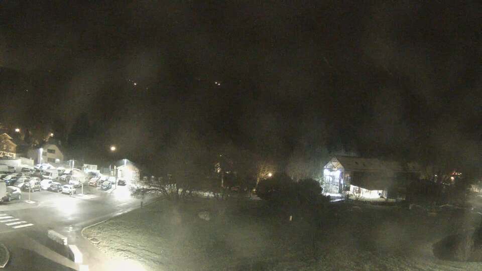 <h2>Webcam au niveau de la mairie du village du Bourg d'Oisans, aux pieds de l'Alpe d'Huez et aux portes du parc des Écrins</h2>