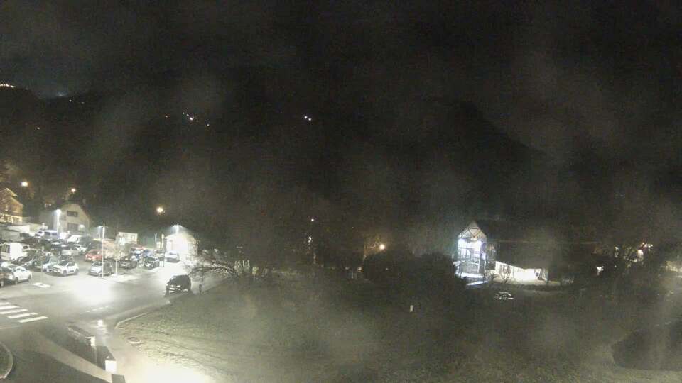 <h2>Webcam au niveau de la mairie du village du Bourg d'Oisans, aux pieds de l'Alpe d'Huez et aux portes du parc des Écrins</h2>