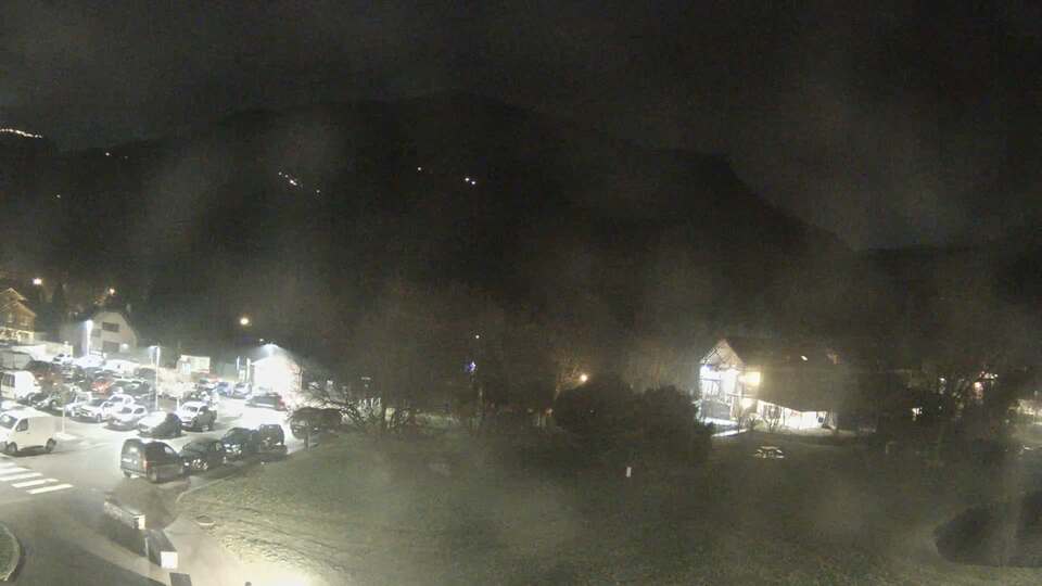 <h2>Webcam au niveau de la mairie du village du Bourg d'Oisans, aux pieds de l'Alpe d'Huez et aux portes du parc des Écrins</h2>