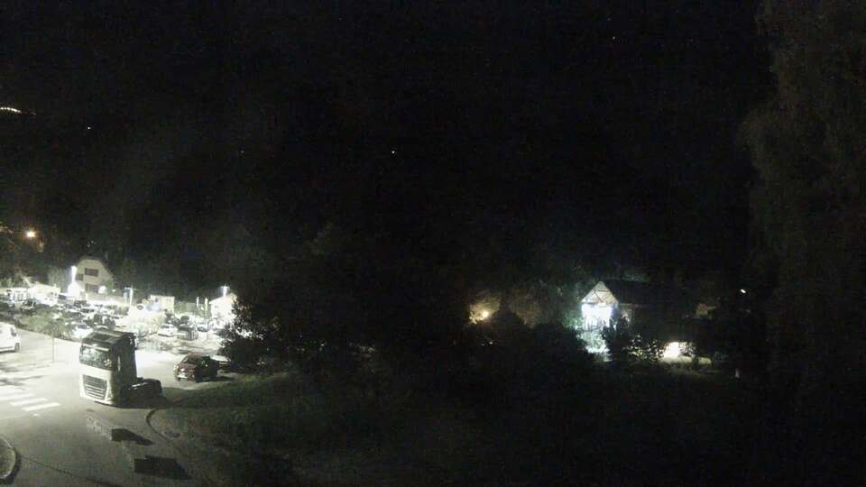<h2>Webcam au niveau de la mairie du village du Bourg d'Oisans, aux pieds de l'Alpe d'Huez et aux portes du parc des Écrins</h2>
