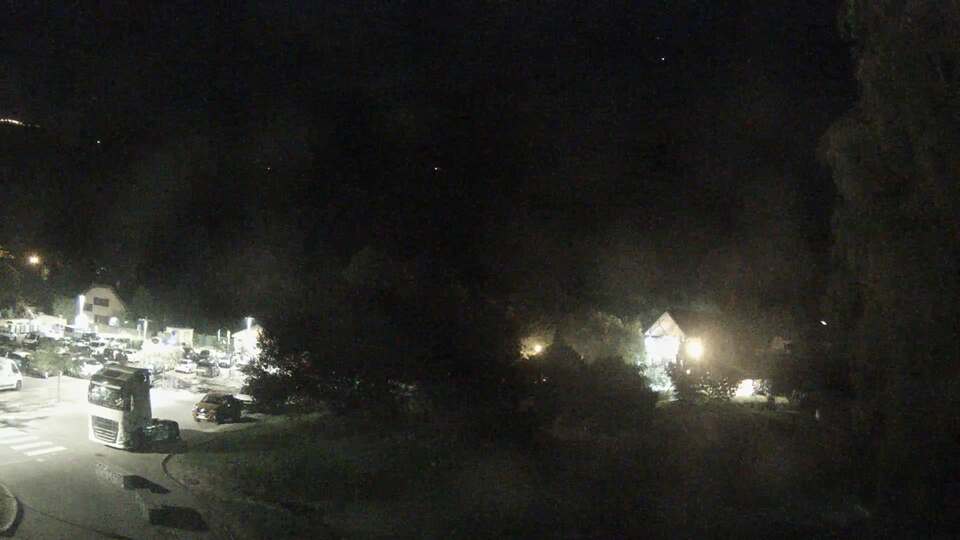 <h2>Webcam au niveau de la mairie du village du Bourg d'Oisans, aux pieds de l'Alpe d'Huez et aux portes du parc des Écrins</h2>