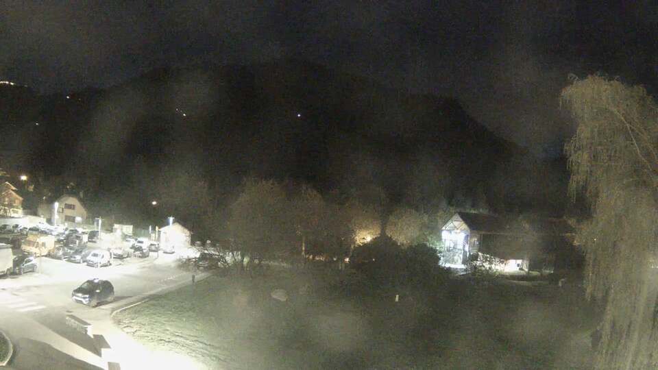<h2>Webcam au niveau de la mairie du village du Bourg d'Oisans, aux pieds de l'Alpe d'Huez et aux portes du parc des Écrins</h2>