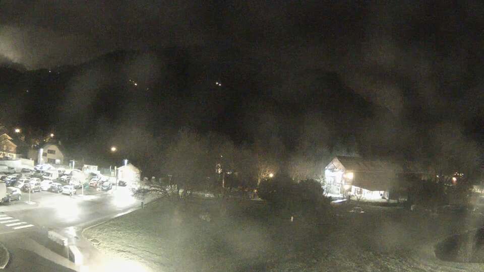 <h2>Webcam au niveau de la mairie du village du Bourg d'Oisans, aux pieds de l'Alpe d'Huez et aux portes du parc des Écrins</h2>