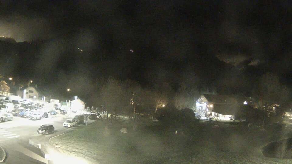 <h2>Webcam au niveau de la mairie du village du Bourg d'Oisans, aux pieds de l'Alpe d'Huez et aux portes du parc des Écrins</h2>