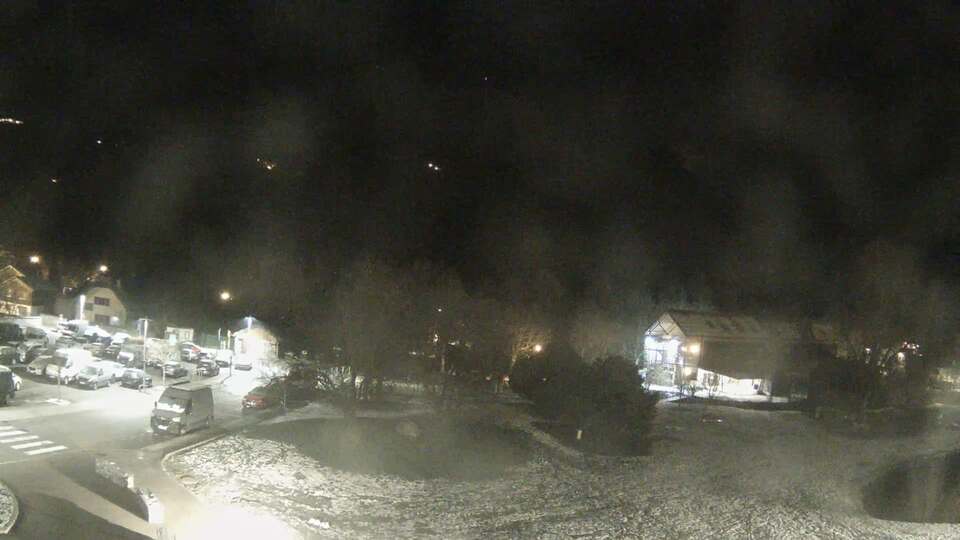 <h2>Webcam au niveau de la mairie du village du Bourg d'Oisans, aux pieds de l'Alpe d'Huez et aux portes du parc des Écrins</h2>