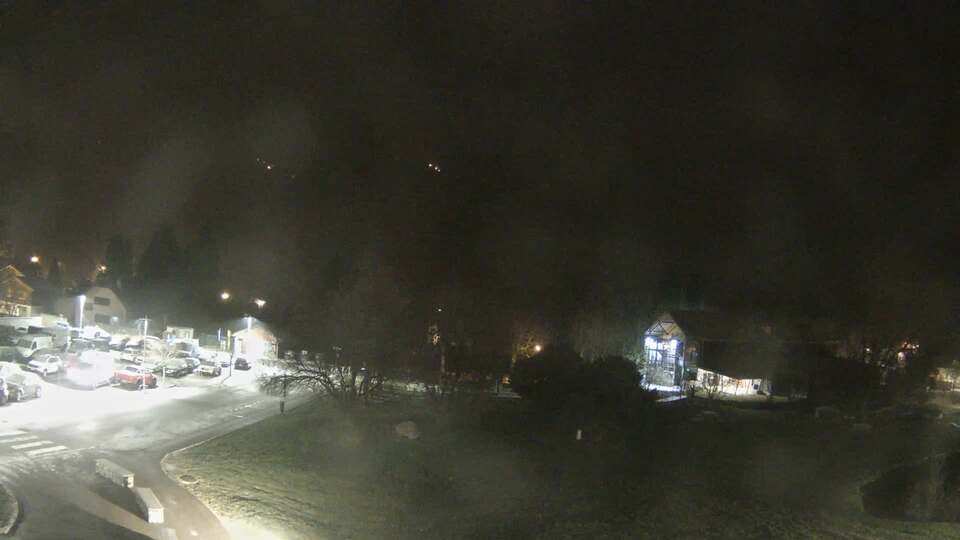 <h2>Webcam au niveau de la mairie du village du Bourg d'Oisans, aux pieds de l'Alpe d'Huez et aux portes du parc des Écrins</h2>