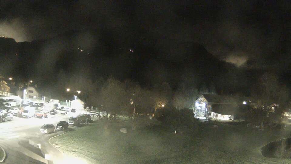 <h2>Webcam au niveau de la mairie du village du Bourg d'Oisans, aux pieds de l'Alpe d'Huez et aux portes du parc des Écrins</h2>