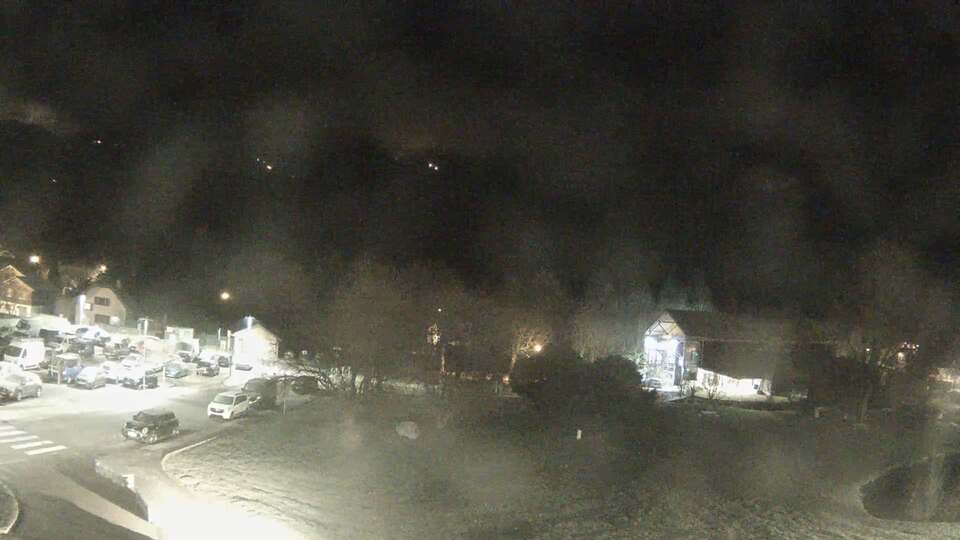 <h2>Webcam au niveau de la mairie du village du Bourg d'Oisans, aux pieds de l'Alpe d'Huez et aux portes du parc des Écrins</h2>