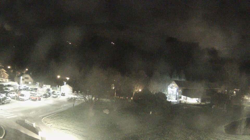 <h2>Webcam au niveau de la mairie du village du Bourg d'Oisans, aux pieds de l'Alpe d'Huez et aux portes du parc des Écrins</h2>