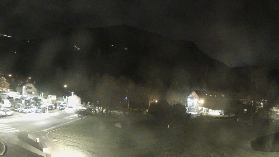 <h2>Webcam au niveau de la mairie du village du Bourg d'Oisans, aux pieds de l'Alpe d'Huez et aux portes du parc des Écrins</h2>