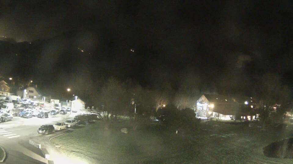<h2>Webcam au niveau de la mairie du village du Bourg d'Oisans, aux pieds de l'Alpe d'Huez et aux portes du parc des Écrins</h2>