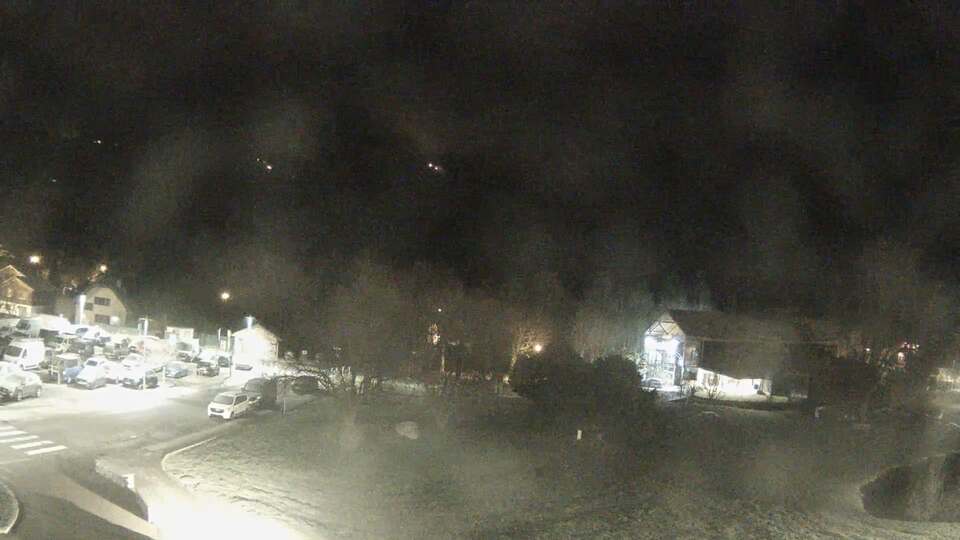 <h2>Webcam au niveau de la mairie du village du Bourg d'Oisans, aux pieds de l'Alpe d'Huez et aux portes du parc des Écrins</h2>