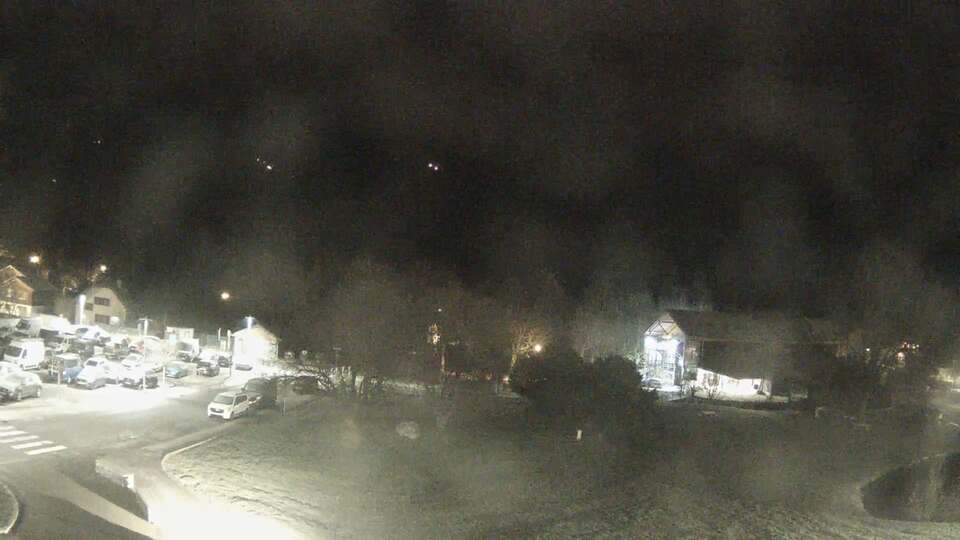 <h2>Webcam au niveau de la mairie du village du Bourg d'Oisans, aux pieds de l'Alpe d'Huez et aux portes du parc des Écrins</h2>
