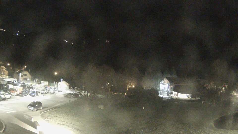 <h2>Webcam au niveau de la mairie du village du Bourg d'Oisans, aux pieds de l'Alpe d'Huez et aux portes du parc des Écrins</h2>