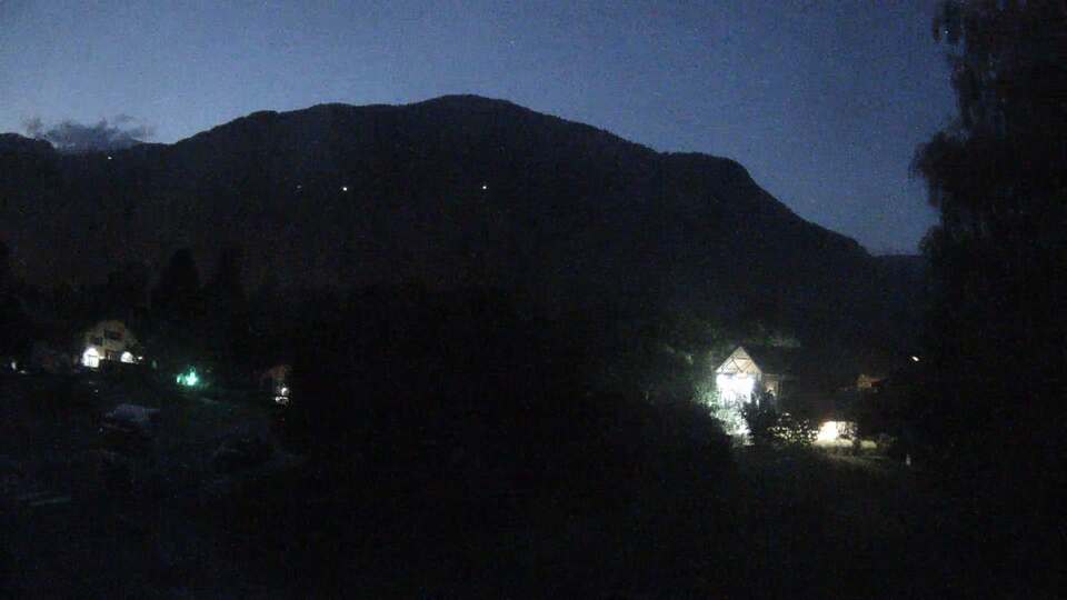 <h2>Webcam au niveau de la mairie du village du Bourg d'Oisans, aux pieds de l'Alpe d'Huez et aux portes du parc des Écrins</h2>