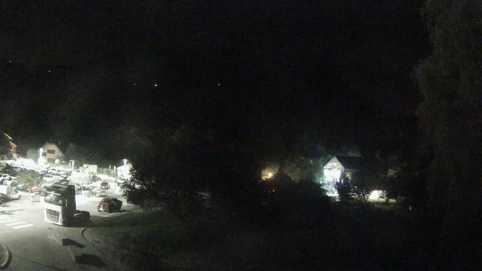 <h2>Webcam au niveau de la mairie du village du Bourg d'Oisans, aux pieds de l'Alpe d'Huez et aux portes du parc des Écrins</h2>