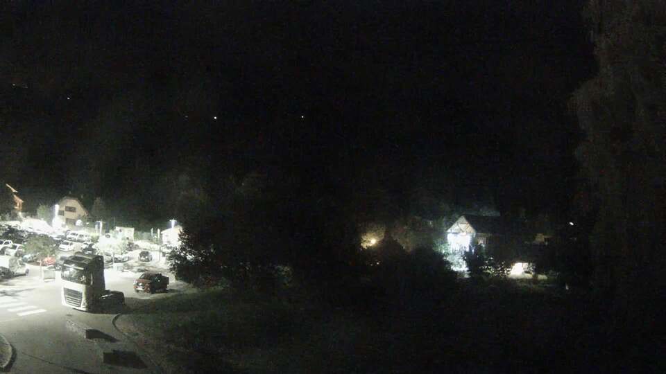 <h2>Webcam au niveau de la mairie du village du Bourg d'Oisans, aux pieds de l'Alpe d'Huez et aux portes du parc des Écrins</h2>