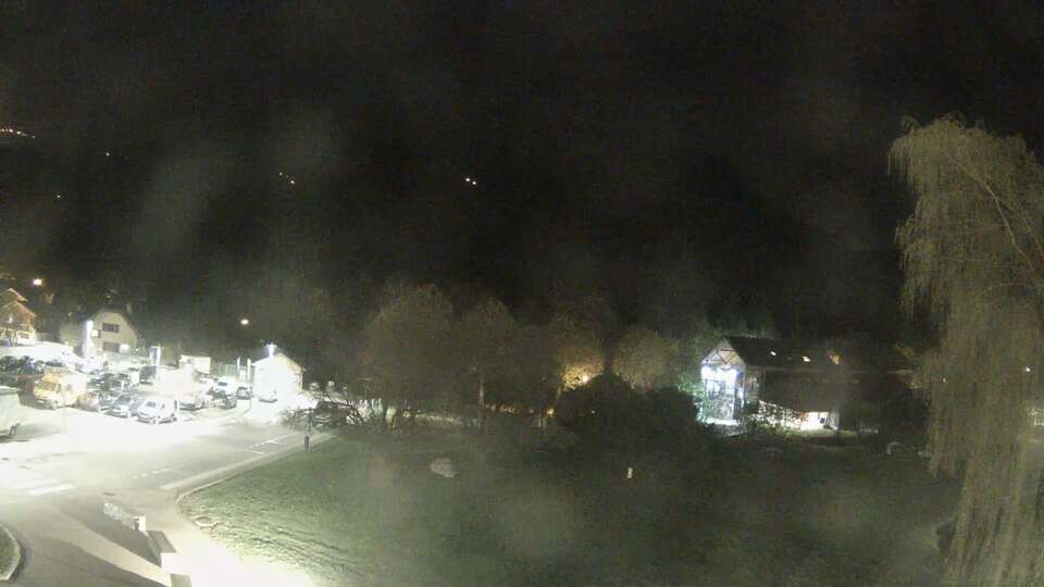 <h2>Webcam au niveau de la mairie du village du Bourg d'Oisans, aux pieds de l'Alpe d'Huez et aux portes du parc des Écrins</h2>