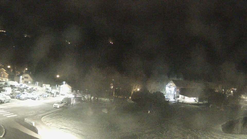 <h2>Webcam au niveau de la mairie du village du Bourg d'Oisans, aux pieds de l'Alpe d'Huez et aux portes du parc des Écrins</h2>