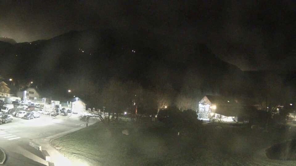 <h2>Webcam au niveau de la mairie du village du Bourg d'Oisans, aux pieds de l'Alpe d'Huez et aux portes du parc des Écrins</h2>