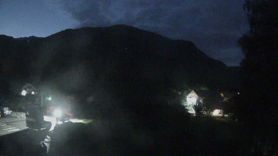 <h2>Webcam au niveau de la mairie du village du Bourg d'Oisans, aux pieds de l'Alpe d'Huez et aux portes du parc des Écrins</h2>